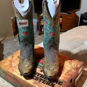 Laredo western boots. Full leather. Size 7.5 new with tags